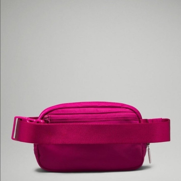 Lululemon Everywhere Belt Bag Wild Berry - Picture 2 of 9
